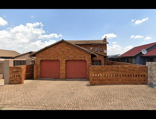 4 BEDROOM HOUSE FOR SALE IN PROTEA NORTH